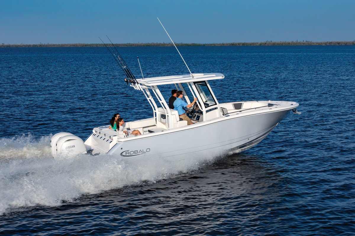 RobaloBoats's tweet photo. Whether you're looking to run offshore and catch fish or simply cruise over to the beach for the day, the R270 will deliver. #robalonation https://t.co/VtAoC7JunD