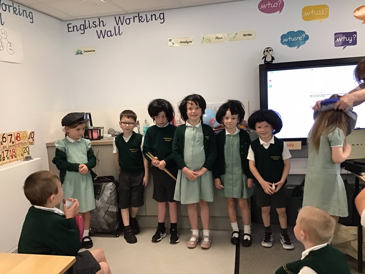 2F have had a great week this week. We enjoyed learning to play the glockenspiel and learnt about all about the Beatles from our visiting historian.
