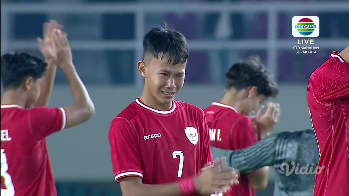 48bolaID's tweet photo. Heyy... Ini pertandingan Timnas U-16 loh... 

Indosiar tidak langsung ke iklan. Tetap tayangkan pasca pertandingan, termasuk momen nyanyi lagu Tanah Airku

Ini baru Official Broadcaster 👍

#TimnasDay #AFFU16 https://t.co/ecGxZ5bP4x
