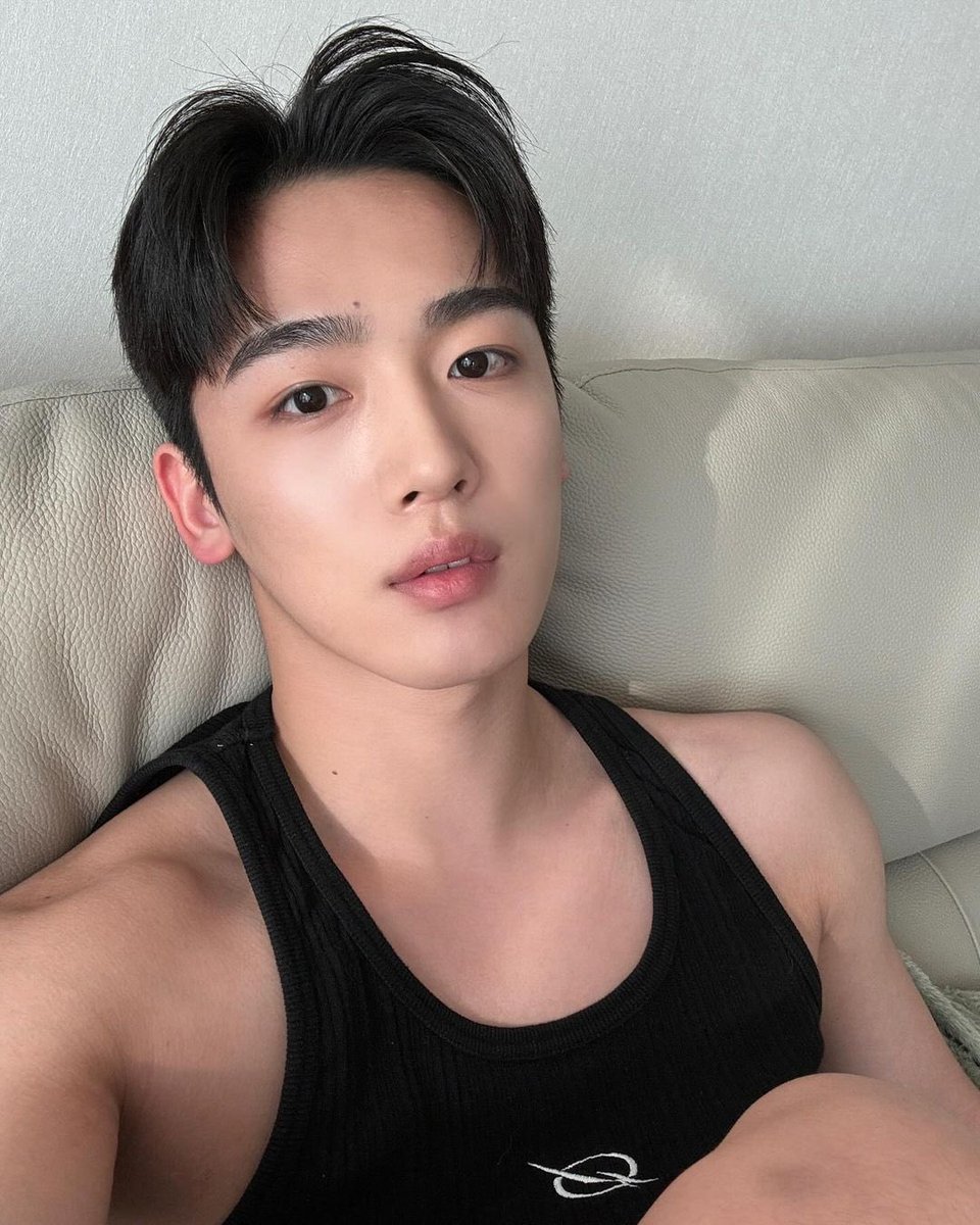y_haaa_n's tweet photo. 시원~하게 컷트했슴다💇🏻 https://t.co/6iN4T18efx