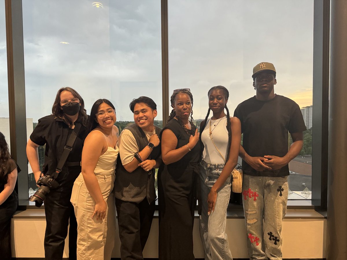 RLeehing's tweet image. ⁦@TCDSBHOLYSPIRIT⁩ ⁦@TCDSB⁩ Great night at Holy Spirit last night. Thank you to the Villamin’s, one of my student’s parent, for the balloon decorations. It was great to see my former students come out to celebrate their siblings day, and the DJ did an amazing job!!!