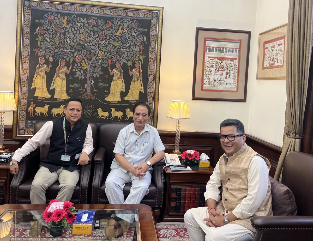 PmargheritaBJP's tweet image. Delighted to have a meeting with one of the very dynamic leaders of North-East the HCM of the beautiful state of Mizoram Shri ⁦⁦@Lal_Duhoma⁩ ji,the newly elected MP Shri P R Vanlalhmangaiha , Jonathan and other friends from Mizoram at my office in the MEA today.