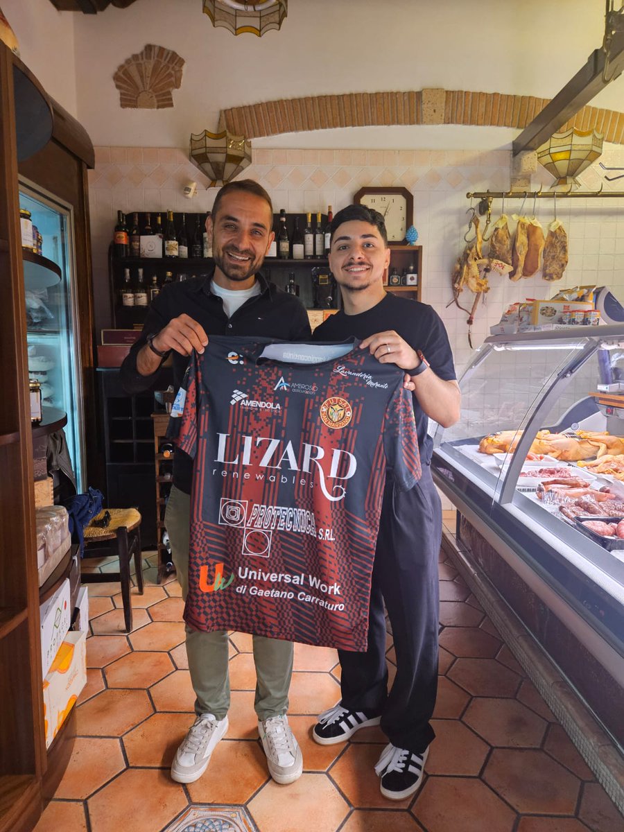 zeroazeronews's tweet photo. Tommaso #Nuzzo è nuovo giocatore del #MamaFutsal #SanMarzano. Il #laterale classe ’97 vanta esperienze in campo nazionale e regionale. In #carriera ha giocato con #LeoniAcerra, #LolloCaffèNapoli, #RealSanGiuseppe, #AtleticoTigreCasalnuovo, #RealAcerra, #Flegrea e #TerIgnis https://t.co/Uvd5yWbwaT