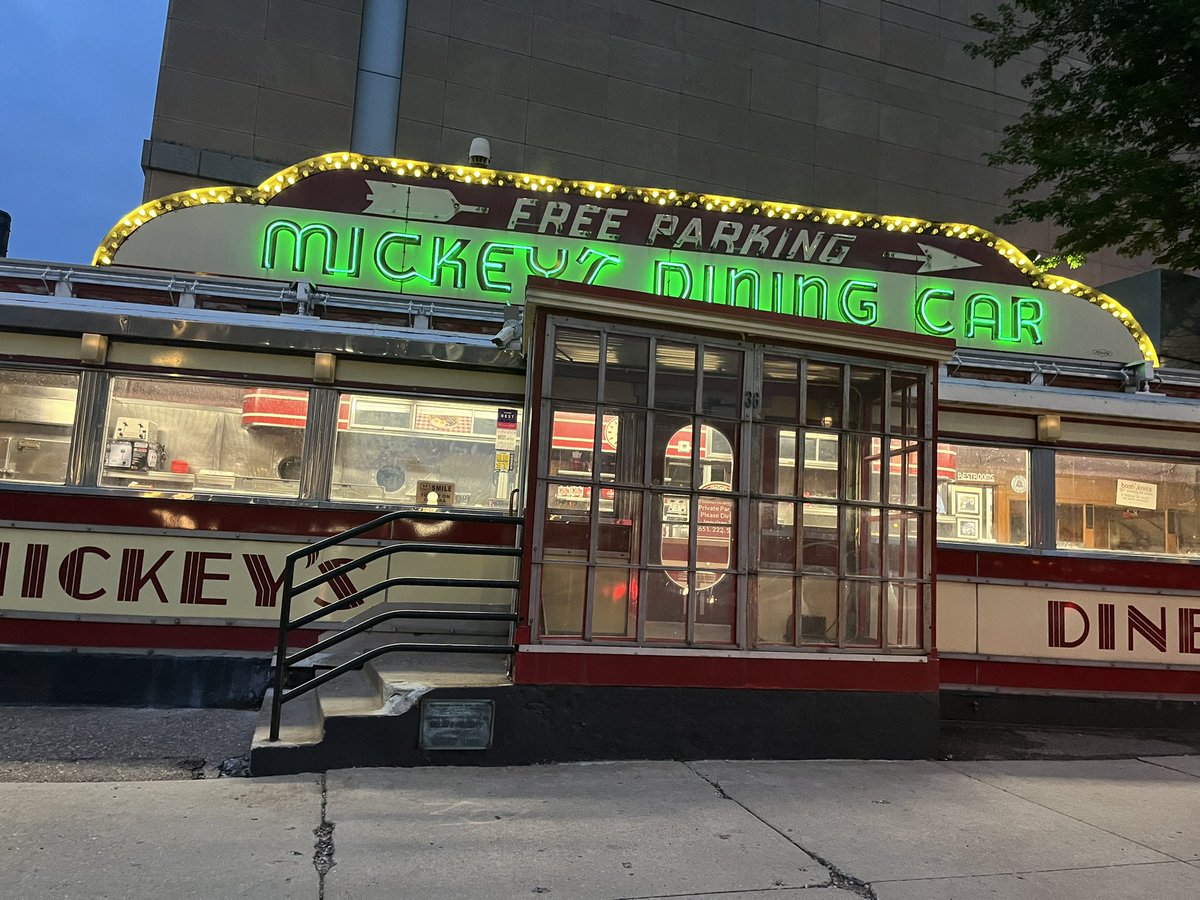 SunDropLover69's tweet photo. Diner where Charlie Conway’s mom worked. #MightyDucks #DucksFlyTogether https://t.co/qyn9GhS5M1
