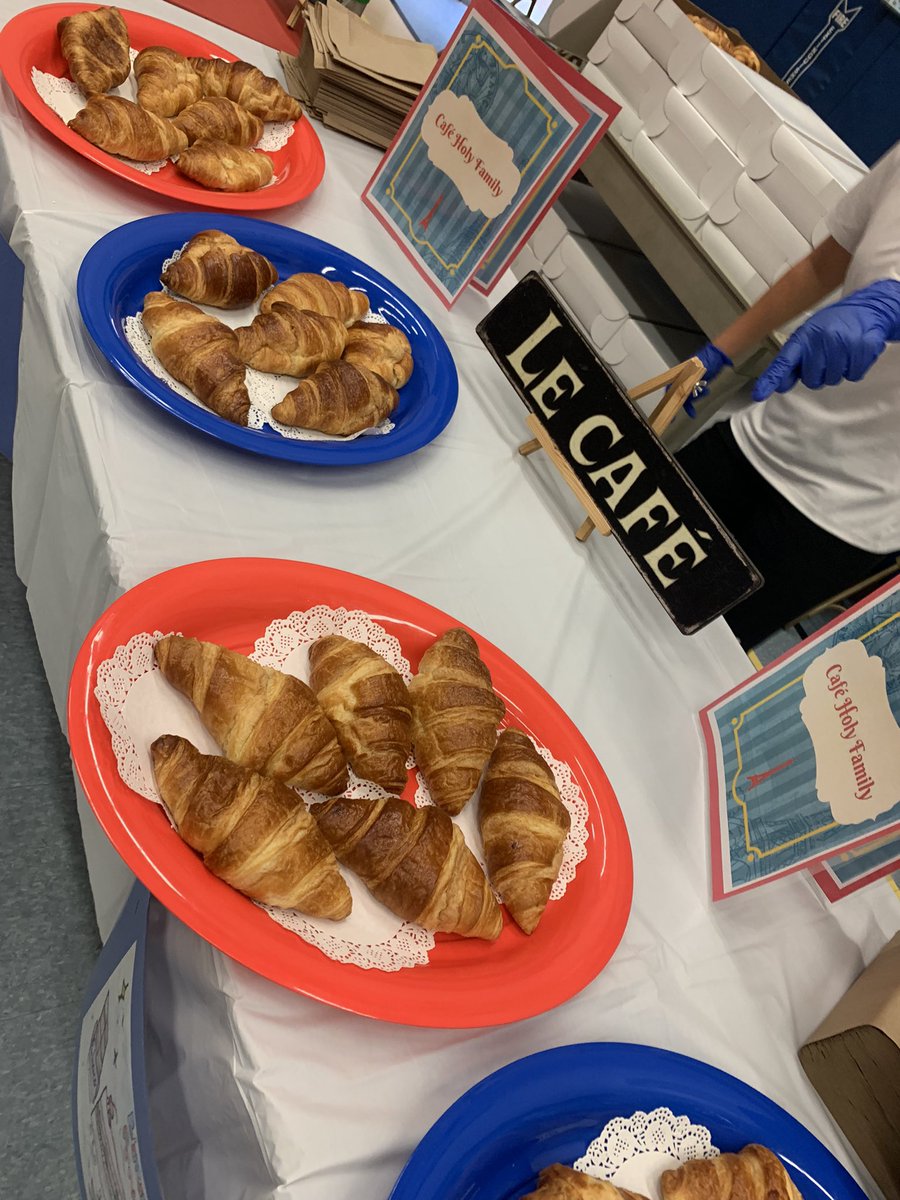 Bienvenue au café français! 
🇫🇷🥐☕️ ⚜️<a href="/HOFAM_DPCDSB/">Holy Family DPCDSB</a>