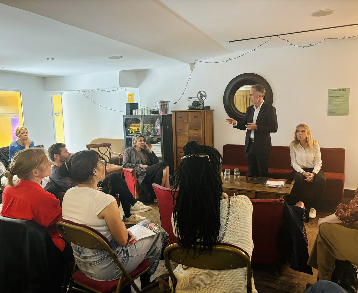 Il est temps de remettre la culture au cœur des enjeux politiques. 

En renforçant ses moyens, mais aussi en prenant conscience de son rôle fondamental dans l’éducation et la lutte contre le populisme et l’exclusion. 

La majorité l’a abandonnée, l’extrême droite l’assassinerait.