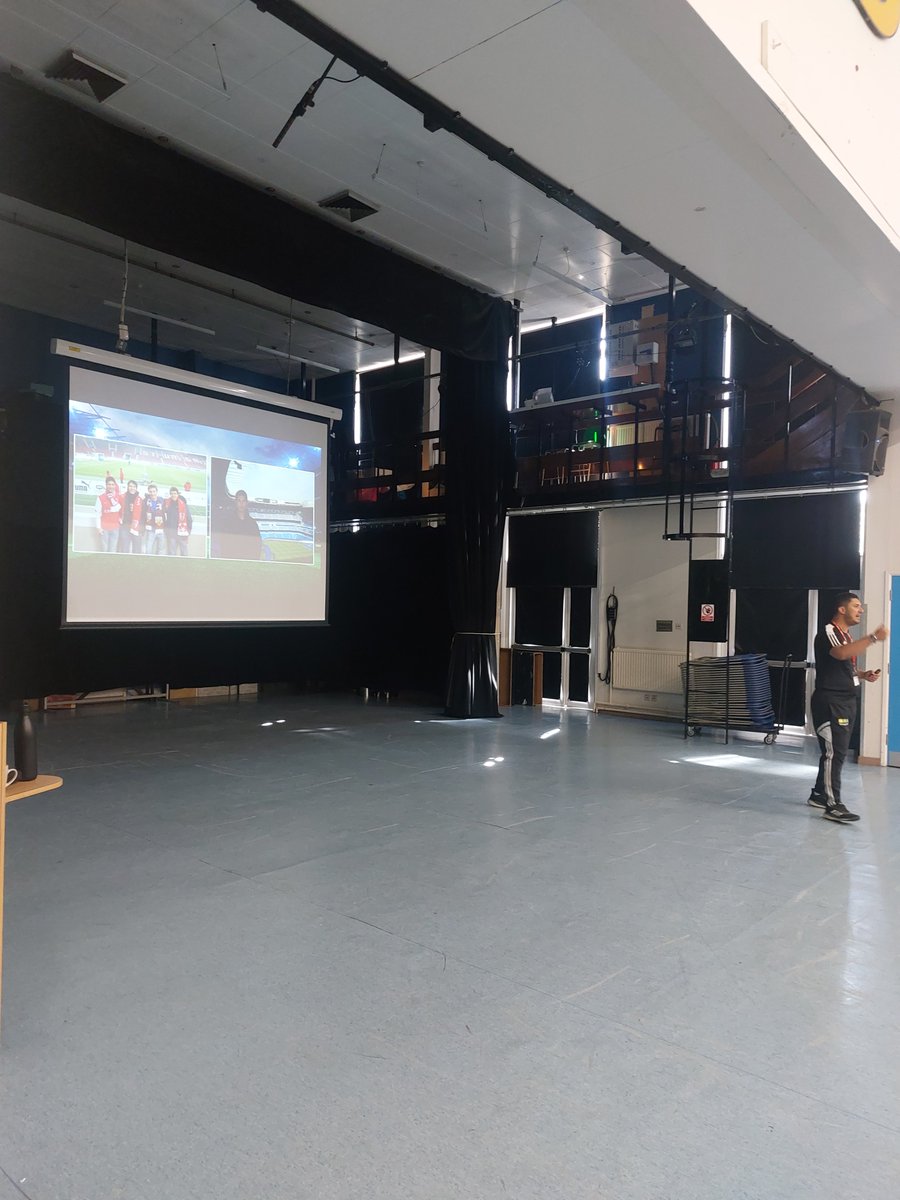 Wonderful to have Steve Eadon from <a href="/Mingalaba/">karla serrano araya</a> with us today. Year 8 had a great time hearing about the importance of languages in the football sector and some impressive football skills shown in the workshops ¡muy bien!  #TheDeanes