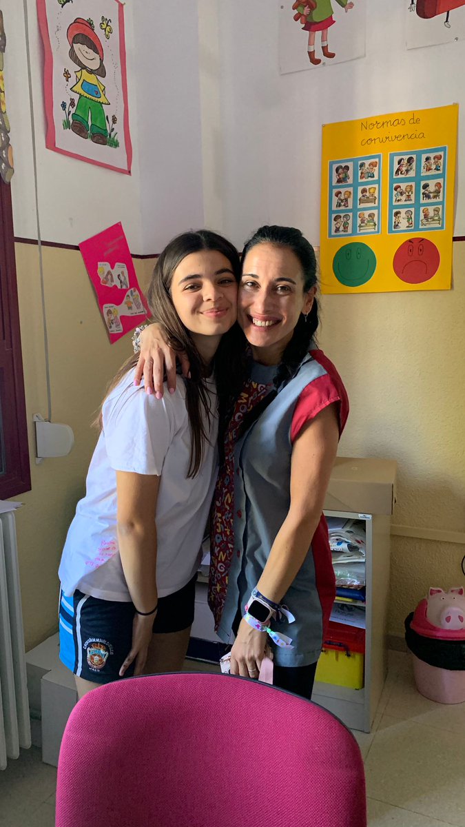 Toda niña feliz siempre vuelve a su primera seño 😭❤️