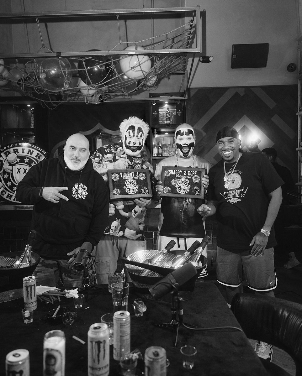 icp's tweet photo. #InsaneClownPosse x Drink Champs 🏆

Full Audio OUT NOW! 🎙️

https://t.co/7H9p7tkABI 

Full Video drops Saturday! 📡

📸: Drain Flix https://t.co/ru4o0hGTyR
