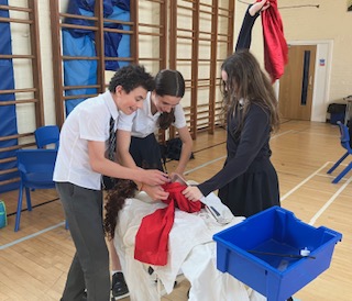 Great fun had by all today in the house drama improv event...
A big well done to those that took part, lots of creativity, talent and teamwork, also a big thank you to our 2 sixth formers for judging...
Positions;
1st .Dahl
2nd. Hardy/Wordsworth
3rd. King
4th. Bronte