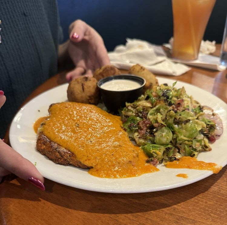 Meet your new favorite dish: Bang Bang Chicken! Blackened to perfection and drizzled with our red pepper cream sauce. Pair it with two sides and you've got a meal to remember! 🍗✨ #StAugustine #Caddyshack