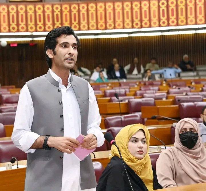 IamAmirJamal_'s tweet photo. رکن قومی اسمبلی ضلعی جنرل سیکرٹری پی ٹی آئی نوشہرہ سید شاہ احد علی شاہ پارلیمنٹ کے بجٹ اجلاس سے اظہار خیال کرتے ہوئے
#PTINowshera #NA33 https://t.co/8dpT8f4Orx