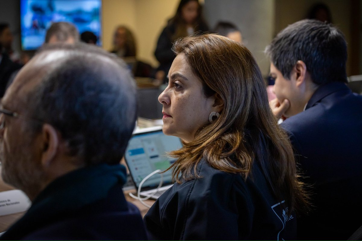 Marcela Sandoval Osorio (@marce_sandoval_) on Twitter photo Seguimos en estado de alerta meteorológica en diversas regiones del país. Como Gobierno continuamos monitoreando la emergencia y definiendo acciones inmediatas, es por eso que nos reunimos en un nuevo #Cogrid Nacional, liderado por el subsecretario <a href="/DrManuelMonsalv/">Manuel Monsalve</a>. 🦺🌧️ Seguimos en estado de alerta meteorológica en diversas regiones del país. Como Gobierno continuamos monitoreando la emergencia y definiendo acciones inmediatas, es por eso que nos reunimos en un nuevo #Cogrid Nacional, liderado por el subsecretario <a href="/DrManuelMonsalv/">Manuel Monsalve</a>. 🦺🌧️