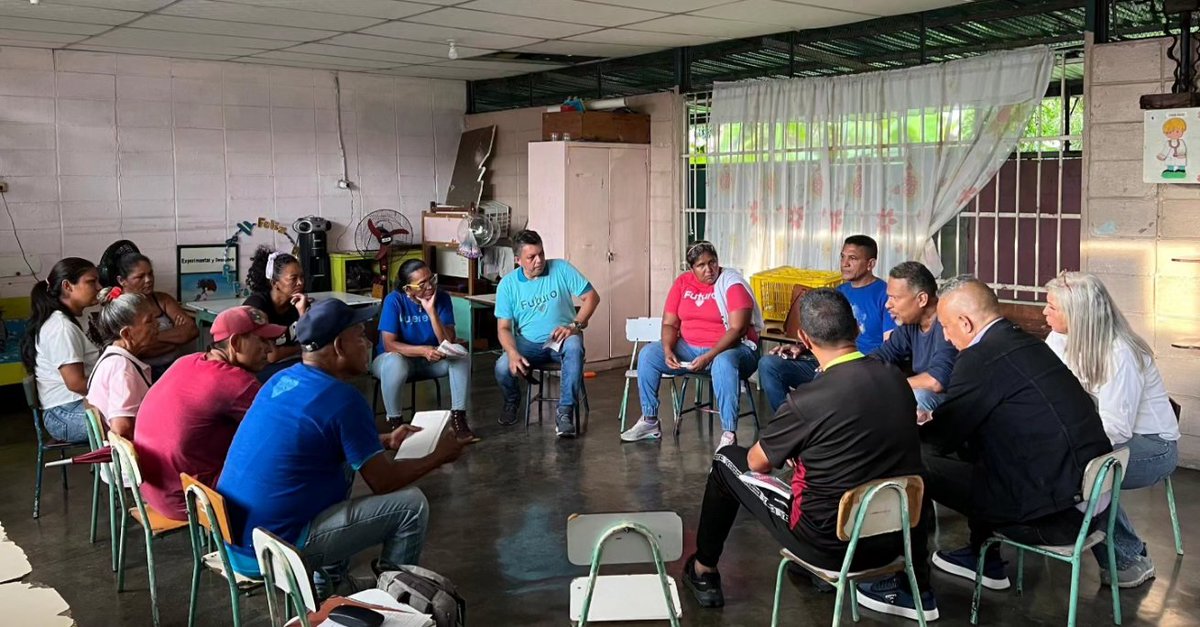 Voluntarios y voluntarias del <a href="/movfuturoven/">Movimiento Futuro</a> en Carabobo, se encuentran desplegados en los 133 circuitos comunales de la entidad, para junto a los líderes sociales, seguir forjando el futuro de nuestro amado país. 🇻🇪

¡Nos movemos por Venezuela!