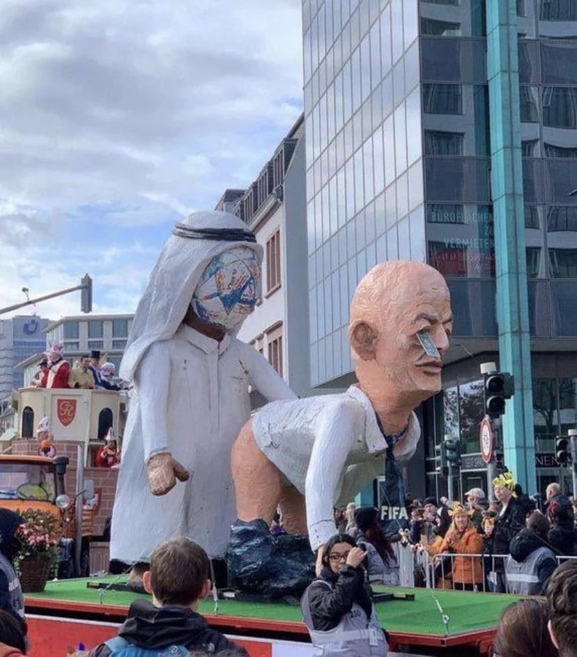 La nueva estatua en Frankfurt de Gianni Infantino, presidente de la FIFA.
