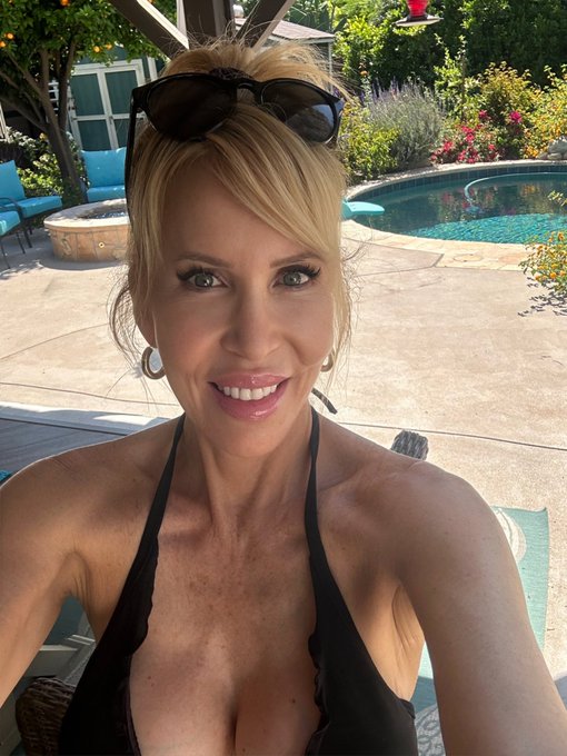 Finally Friday! XOXO 💋  #FridayHot #friday #pool #summerliving #weekendbeckons #onlyfans #onlyfanscreator https://t<a href="/tag/fridayhot"class="tags">#FridayHot</a><a href="/tag/friday"class="tags">#friday</a><a href="/tag/pool"class="tags">#pool</a><a href="/tag/onlyfans"class="tags"><span>#onlyfans</span></a><a href="/tag/onlyfanscreator"class="tags"><span>#onlyfanscreator</span></a><a href="/tag/summerliving"class="tags"><span>#summerliving</span></a><a href="/tag/wee"class="tags"><span>#wee</span></a>