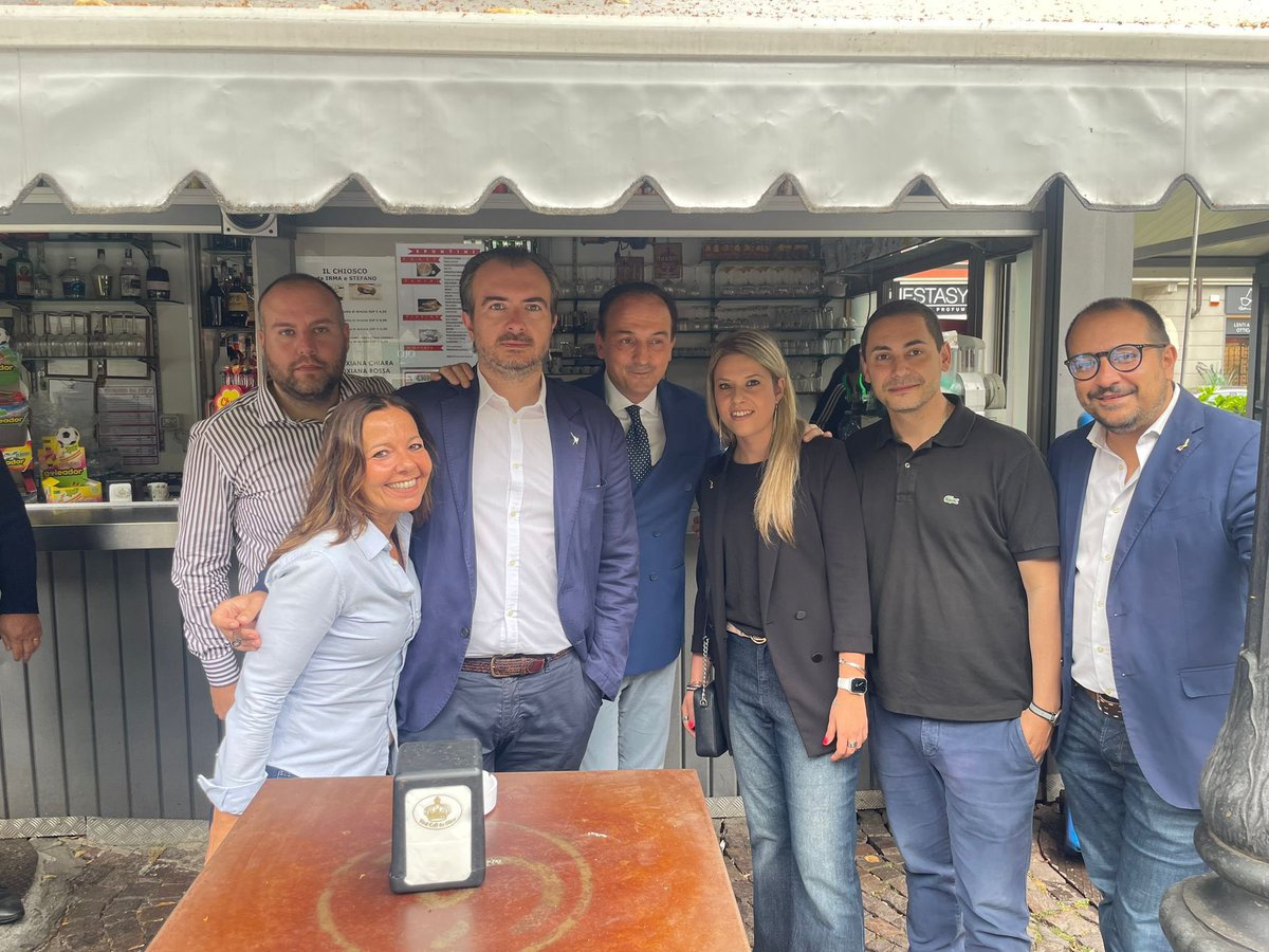 alebenvenuto's tweet photo. Questa mattina a #Rivoli con @MolinariRik e la squadra della #Lega per #TragaioliSindaco https://t.co/kAGHkSAcSS