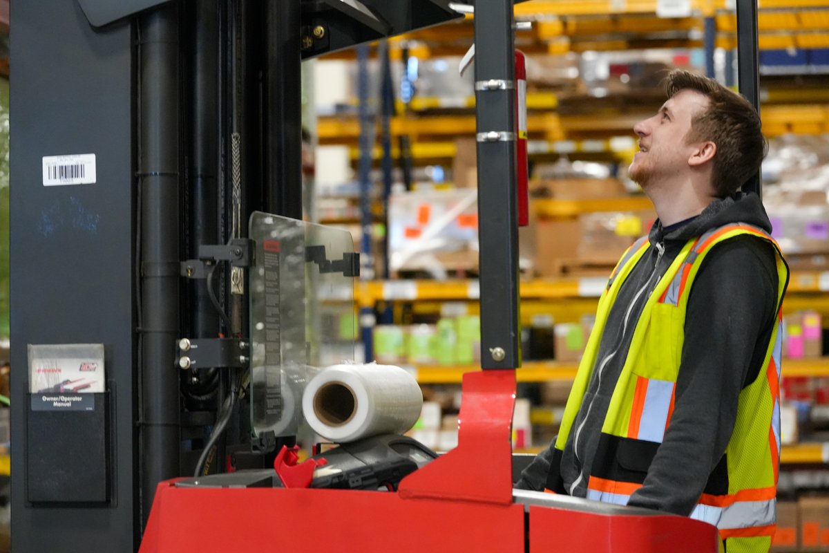 NauticalDirect's tweet image. At Nautical, we offer centrally located storage, fulfillment, and distribution services at competitive rates. 💰

Visit our website to explore all our warehousing and fulfillment solutions! ⬇

nautical-direct.com/services/3pl/w…

#KansasCity #3PL #Logistics