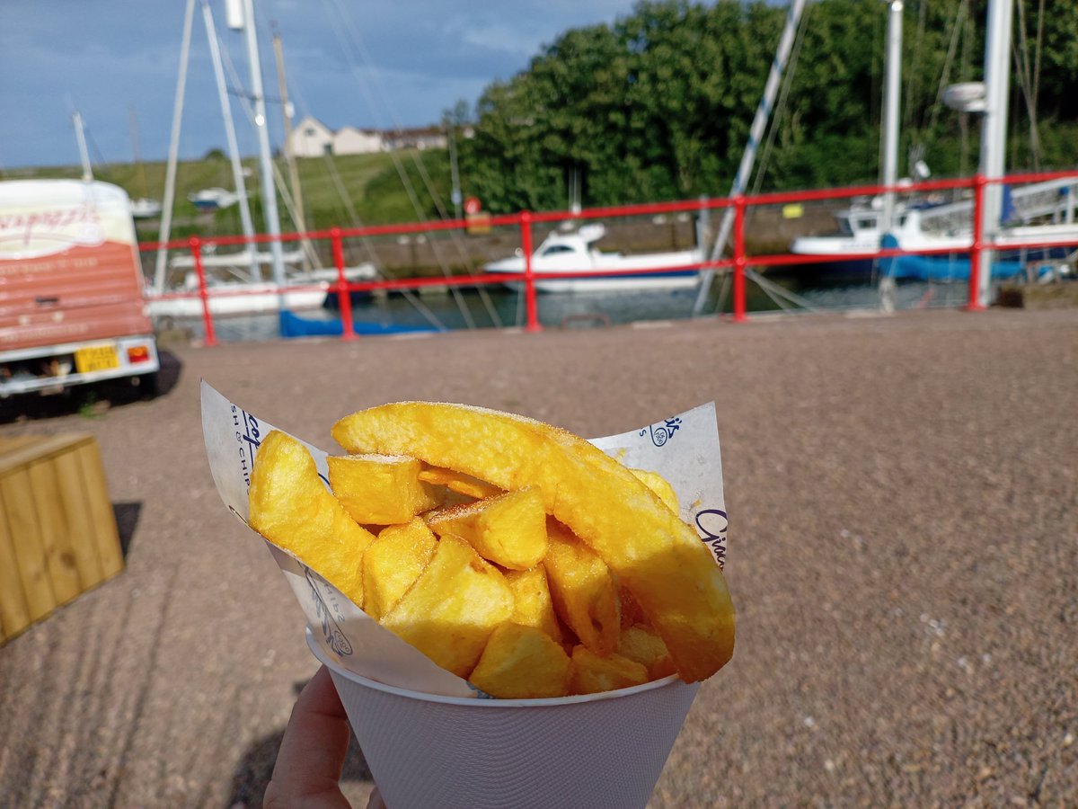Cone of chips from <a href="/Giacopazzis/">Giacopazzi's</a> #Eyemouth lovely wee tea
