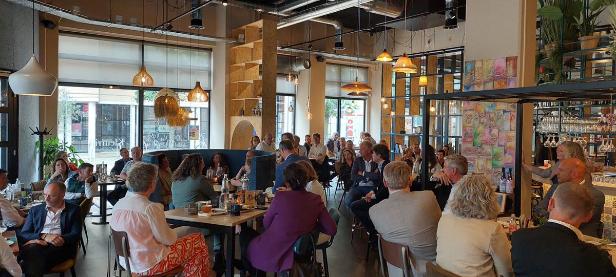 Wat was het een fijn bestuurdersdiner dat ik vanavond mocht leiden namens <a href="/CDAOverijssel/">CDA Overijssel</a> en <a href="/CDA_BSV/">CDA Bestuurdersver.</a>! Met speciale gast <a href="/HenriBontenbal/">Henri Bontenbal</a>. Op een mooie locatie met een speciaal verhaal #Kleurrijk in #Nijverdal. Over belangrijke onderwerpen als opvang ontheemden en volkshuisvesting.