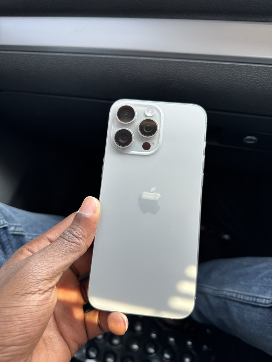 iPhone 15 Pro Max Natural Titanium 

200 retweets in 10 minutes and you own it 👌🤝