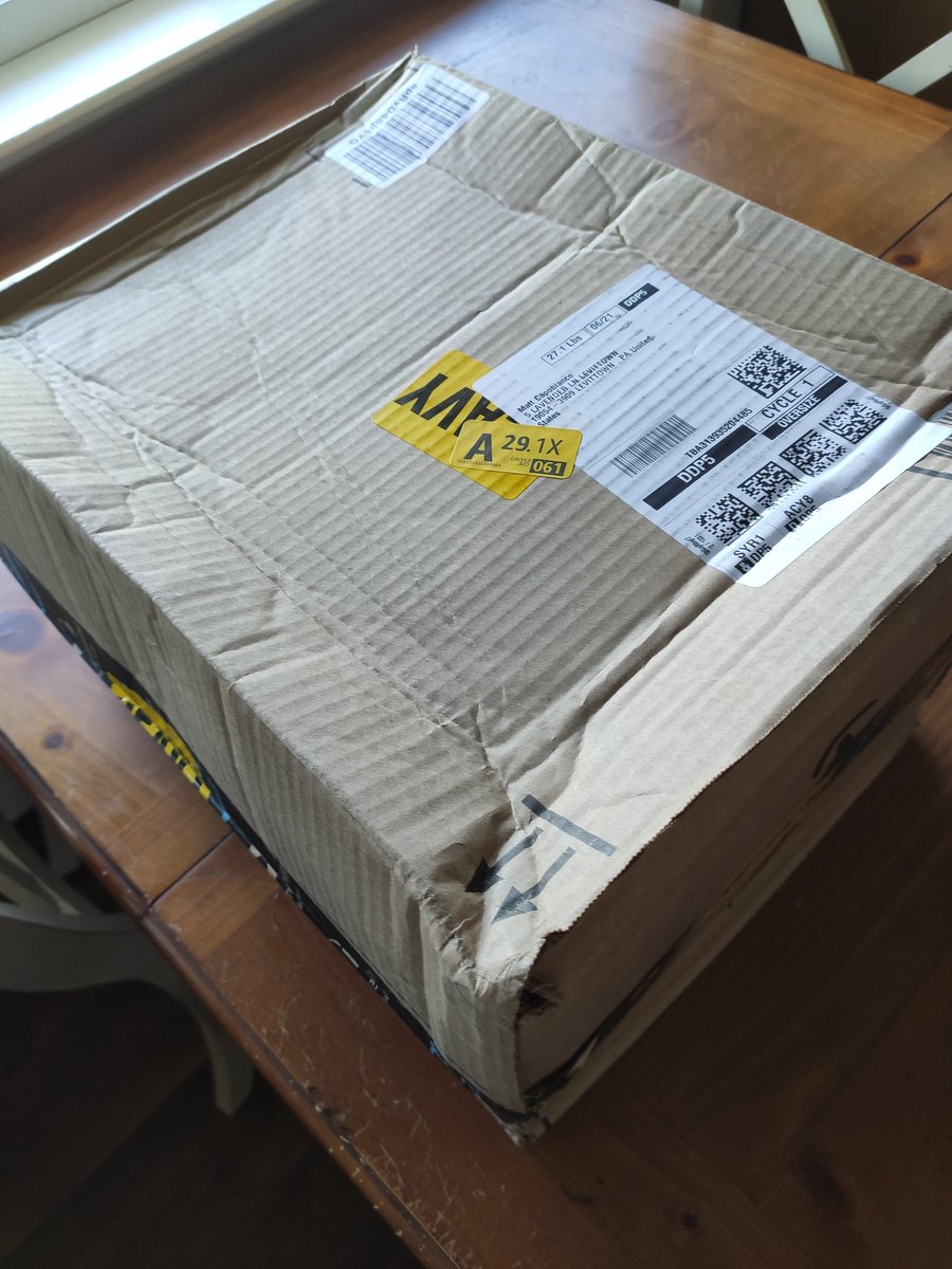 JebDean2004's tweet photo. Yeah I can't return drinks anymore. Looks like your company likes bowling with packages now. https://t.co/DY6rkeD43E