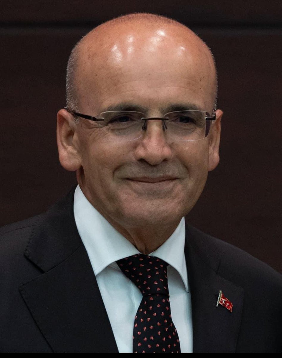 Sn. BAKAN, sanki saçı olanlardan da vergi isteyecek gibi bakıyor 😎