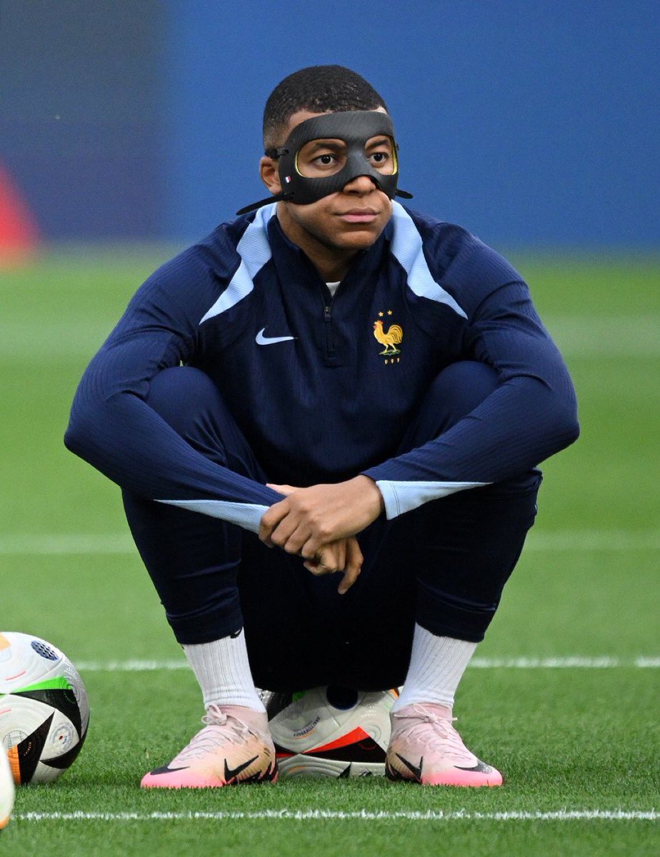 JosePadi_'s tweet photo. 🚨🚨🚨 Al no pagar sus sueldos y diversas primas desde abril, Mbappé ha requerido formalmente al PSG que pague lo que le debe, que representa unos 100 millones de euros.

@lequipe https://t.co/by9EOnA9zu