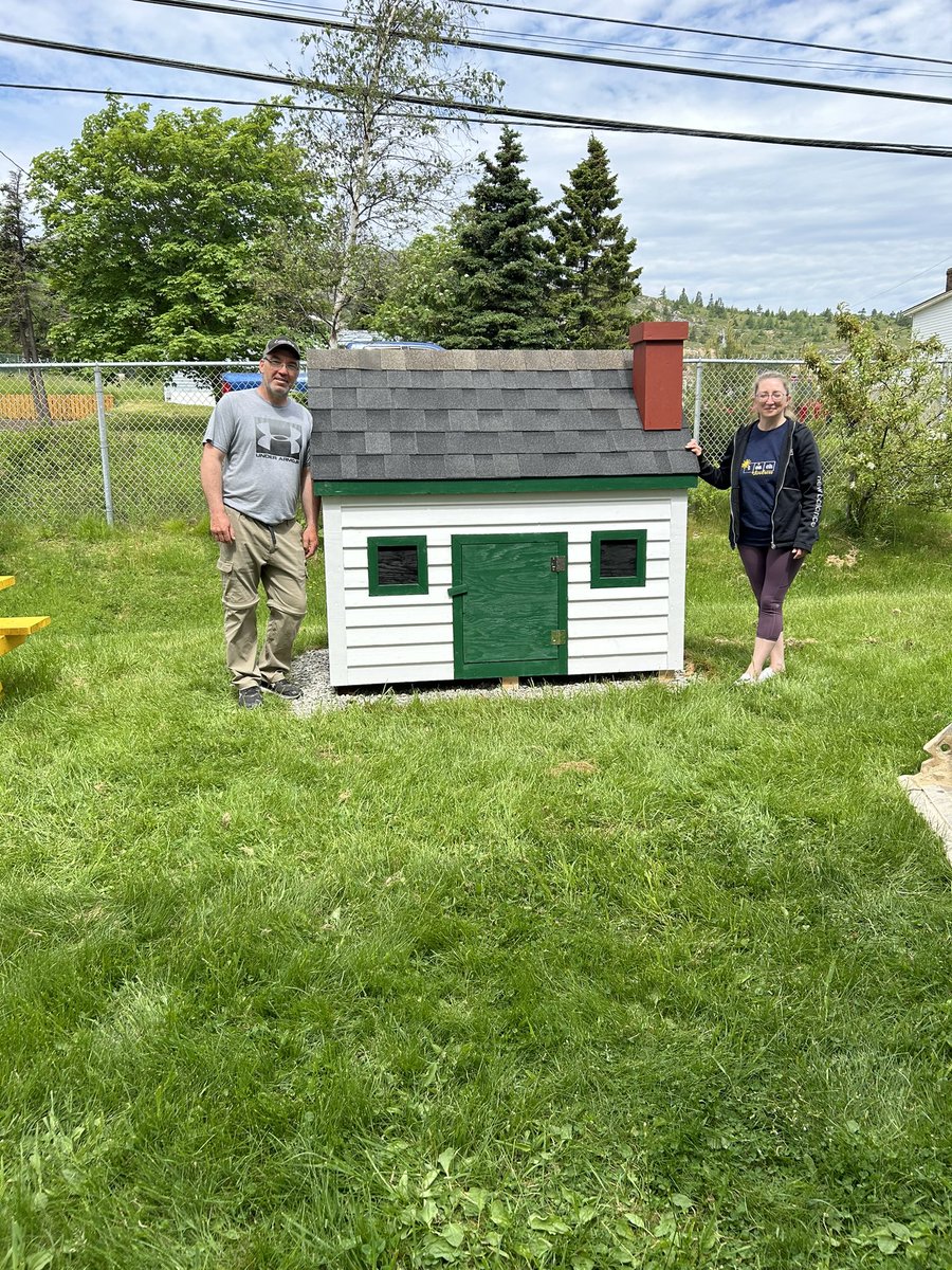 ElizabethDrove1's tweet photo. @CorpsNL @PamNParsons @NLSchoolsCA @HREschool  The Green Team at Holy Redeemer Elementary completed another project “Saltbox House Recycling Bin”. Learning from our past and preserving our future. https://t.co/RSncBfdauL