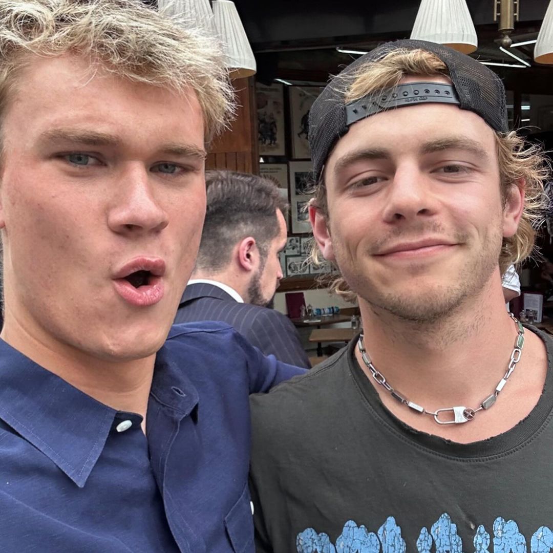 DailyRoss's tweet image. .@RossLynch with fans in Paris recently 🇫🇷

📸: olliehunt___ &amp;amp; sofianathrs on Instagram