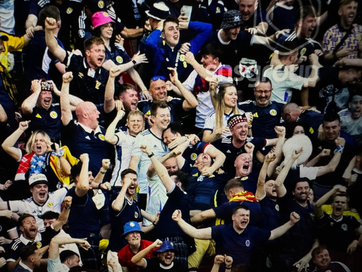 AnnaKateBarton's tweet image. A bit late but what a wonderful time in Cologne topped off by getting a last minute ticket to #SCOSWI 
Thanks to my seat mates and new pals for looking after me! That’s me peeking out from the white fluffy hat of the guy in front 😂 
Bring on Stuttgart on Sunday 💪🏼 🏴󠁧󠁢󠁳󠁣󠁴󠁿 🇭🇺