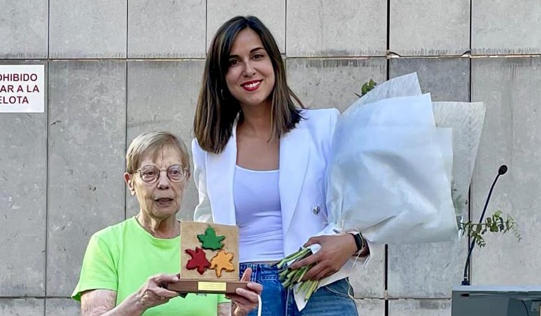 PPAytoVLL's tweet photo. 🎉 Nuestra portavoz, @ohara, ha tenido el honor de pregonar las fiestas de #ParqueAlameda-#PaulaLópez invitada por la AAVV Parque Alameda.
Ha estado acompañada por los vecinos y varios compañeros de @PPAytoVLL
👏🏼 ¡Enhorabuena por la organización!
🥳 ¡Felices días festivos!🥳 https://t.co/fi4OueJwfD