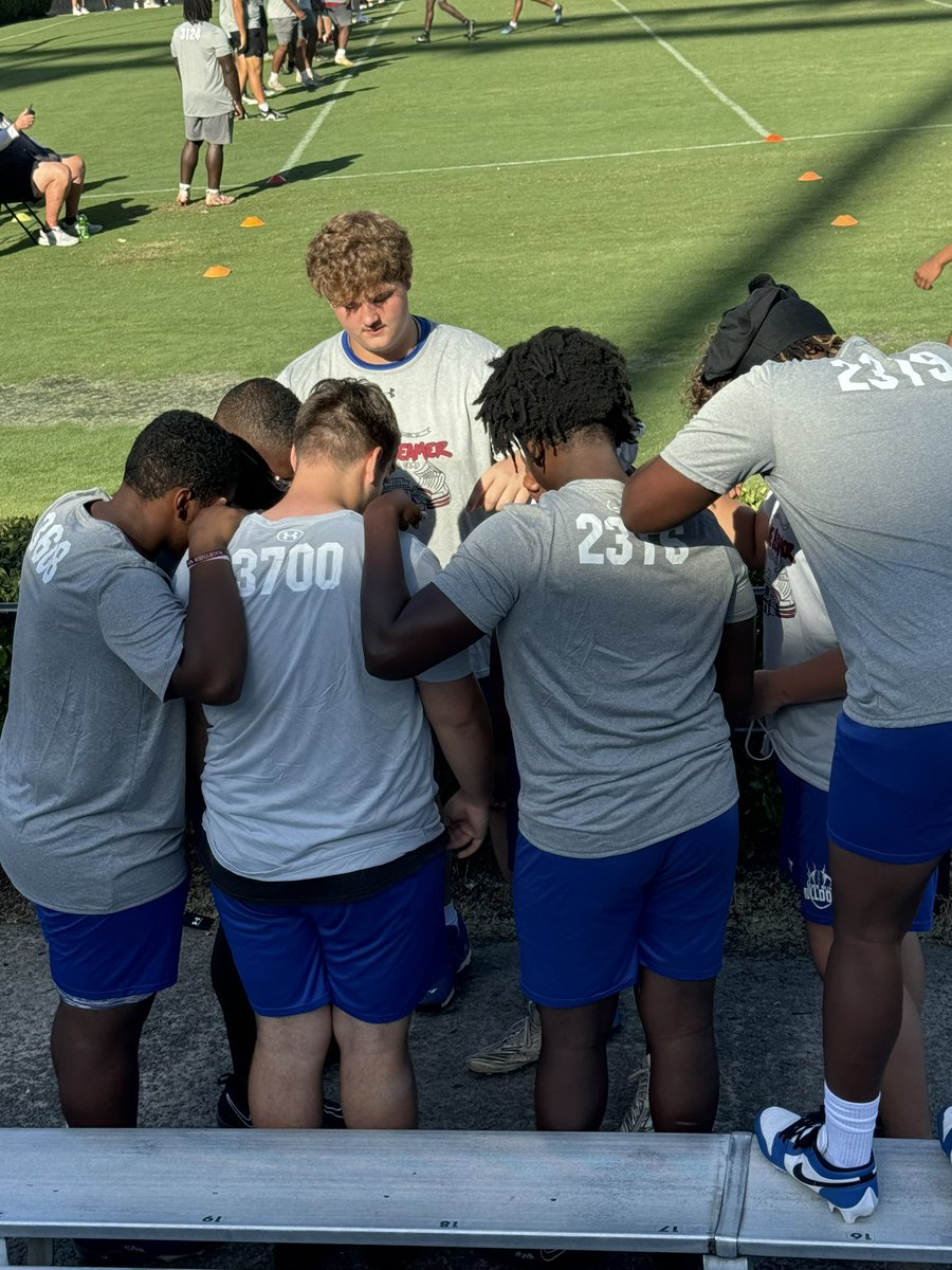 bigneal51's tweet photo. Huge thanks to @uscfootball for having @SilverBluffFB for their OL/DL camp today! Appreciative of the chance to compete and get better today! Looking forward to being back! @CoachSBeamer @CoachTeasley @ROBERTSON_9TWO https://t.co/RIAOsg3Jls