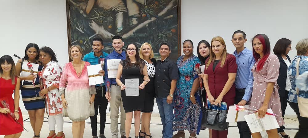 Una institución de alcance nacional, ubicada en nuestra Universidad, está próxima a cumplir 10 años de creada. Miembros de esa gran familia nos comentan lo que significa para ellas. 👉 uci.cu/universidad/no…
#10AñosAlServicioDeLaEaDCuba #UniversidadCubana <a href="/CubaMES/">MES</a> <a href="/Martamulet3/">Marta Mulet</a>