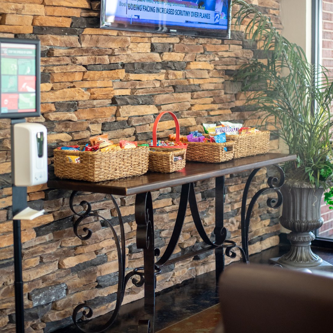 FamilyFirst_ER's tweet photo. Feeling a little hungry while you wait? We've got you covered! At Family First ER Atascocita, choose from a variety of snacks to keep you comfortable and satisfied. 🍿🍪🥤
#SnackSelection #ComfortSnacks #FamilyFirstERAtascocita #AtascocitaTX #FFER https://t.co/VsKVM2eIol