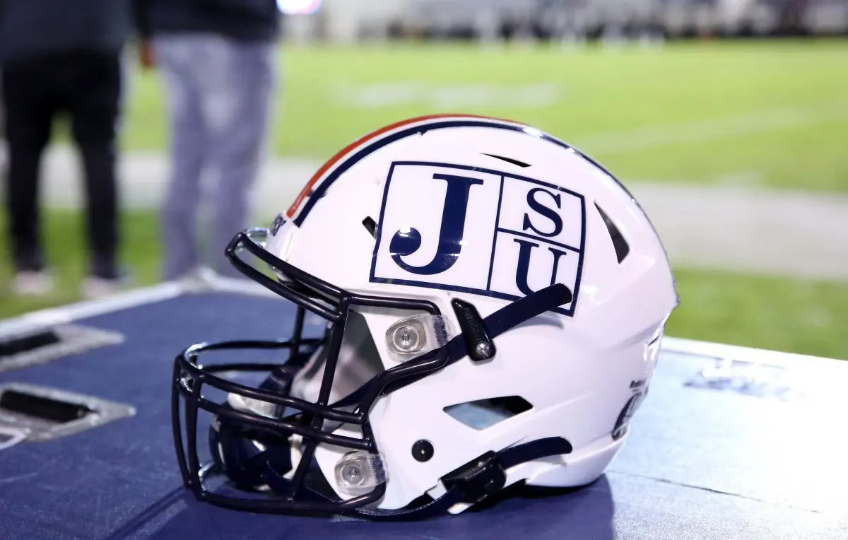 DamarionCooper1's tweet photo. I am excited to announce my 1st offer from the historic Jackson State University! 🔴🔵 #GuardTheeYard @Chris_Guwap @Tolleson20 @CoachDT_TFB @NDNFootball https://t.co/3wwXijuiRZ