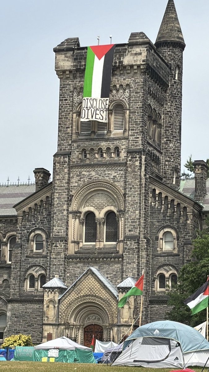 Sara Rasikh (@sararasikh) on Twitter photo University College <a href="/UofT/">University of Toronto</a> right now ✊🏼🇵🇸 #thestudents #disclose #divest <a href="/occupyuoft/">UofT Occupy for Palestine</a> University College <a href="/UofT/">University of Toronto</a> right now ✊🏼🇵🇸 #thestudents #disclose #divest <a href="/occupyuoft/">UofT Occupy for Palestine</a>