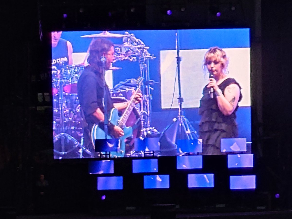 #FooFighters great concert and great to see the next generation of the band on stage too.