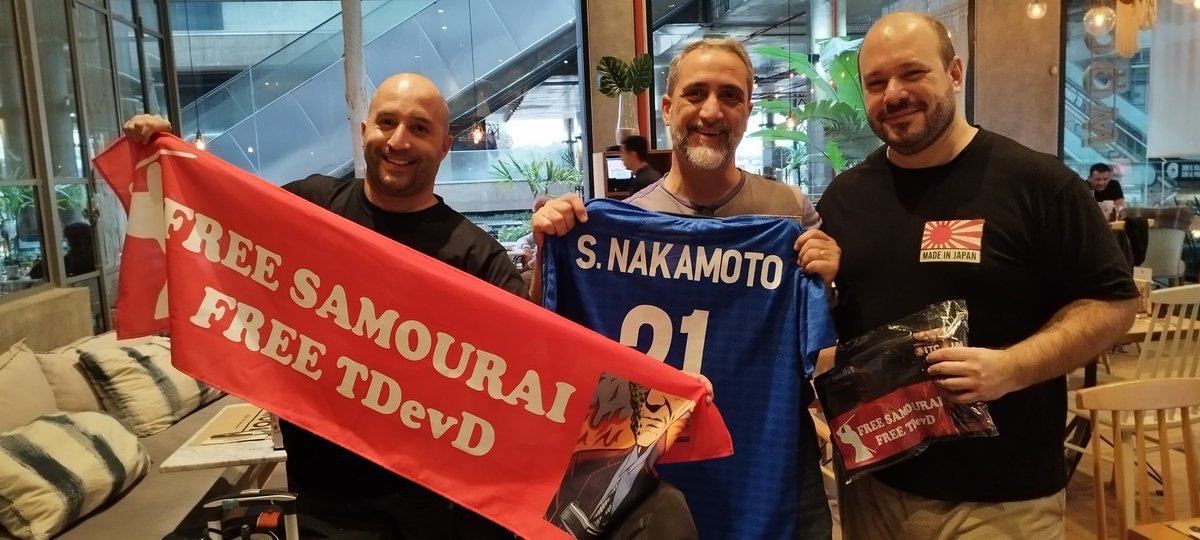 escuelitabtc's tweet image. Hoy me junte con @RodolfoBits y @dieguito que se llevó la remera de @cakewallet  y #FREESAMOURAI. Gracias por el apoyo, la confianza y el cariño. @franamati presente en el🧡
@vikrantnyc 🍰
#FREESAMOURAI #FREETDevD 🌀