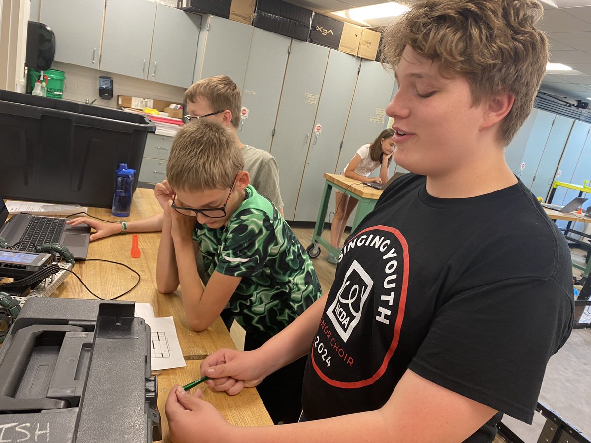 IslanderRobots's tweet image. This week, we hosted GRIT Robotics, our annual middle school summer camp. During this time, our high school students mentored middle schoolers about engineering, electronics, and coding. @GIPublicSchools @GishActivities