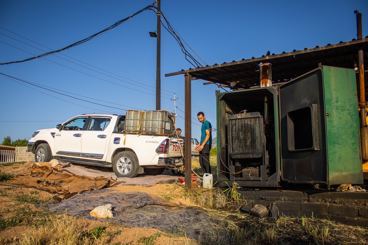 SOSCdOrient's tweet photo. 🇮🇶 #Irak – Aujourd'hui le générateur d'électricité de #Badaresh est réapprovisionné en fioul, dont la moitié est financée par les généreux donateurs de #SOSChrétiensdOrient.
❤️ Avec 5€, vous financez 10 litres de fioul. Faites un don :  https://t.co/oTYM8C2aFz https://t.co/rdxC4DryeU