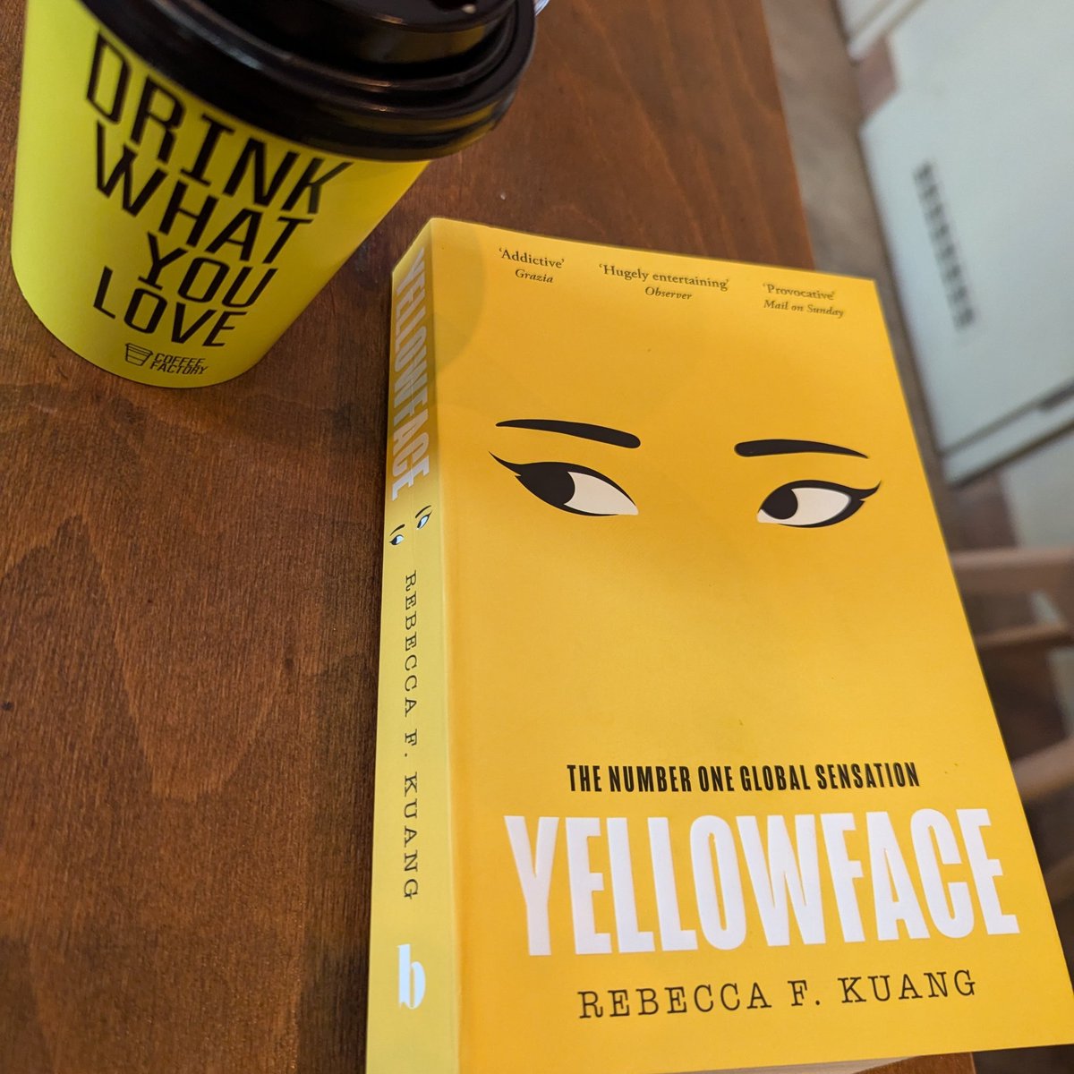 deracine.substack.com/p/yellowface-a…
I gobbled this book in 3 hours. It's like that hammer they use on your knee at the doctor's office. Not nuanced, but reverberates for long afterwards.