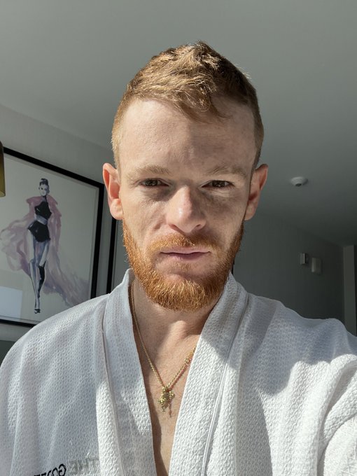 Good morning beautiful. Let&rsquo;s stay in bed. I&rsquo;ll order breakfast https://t.co/3FHUZ2UEyz