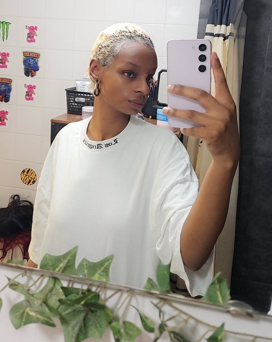 My favourite day of the month, hair dye day!  Send for it simps   Femdomnl findomnl ebony goddess bnwo