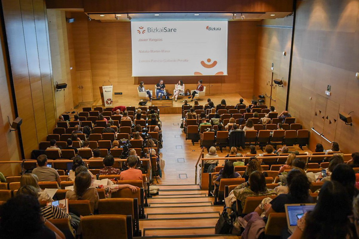 Teresa Laespada (@txesalaespada) on Twitter photo #Comunidad #Cohesión #Soledad #Bizkaia #BizkaiSare
🤲🏽✅
Hoy hemos celebrado el congreso ‘Hacia una Bizkaia cohesionada: una mirada a la Soledad(es)’.
Va hilo. 🧶
<a href="/NatxoRodriguez/">Natxo Rodríguez</a> #Comunidad #Cohesión #Soledad #Bizkaia #BizkaiSare
🤲🏽✅
Hoy hemos celebrado el congreso ‘Hacia una Bizkaia cohesionada: una mirada a la Soledad(es)’.
Va hilo. 🧶
<a href="/NatxoRodriguez/">Natxo Rodríguez</a>