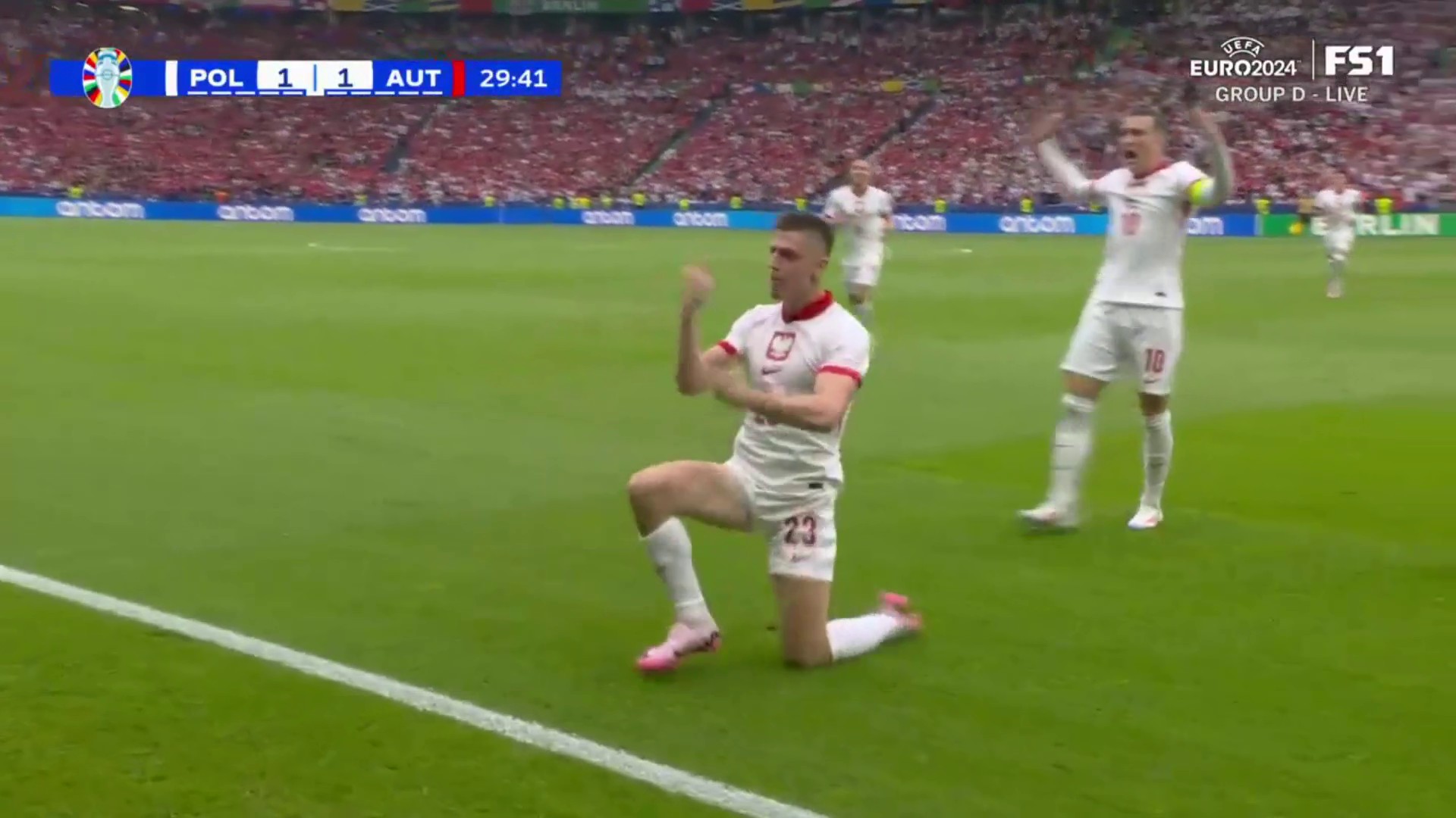 Krzysztof Piątek with the equalizer for Poland‼️ 🇵🇱