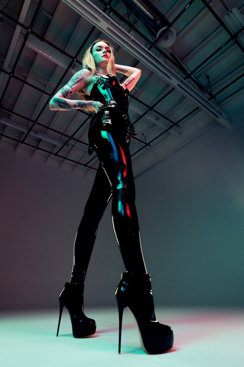 mistressrozz's tweet image. Boston, I’m inside you. I’ll be at @ManrayNightclub visiting the amazing @viv_darkbloom and @femanimate tonight!