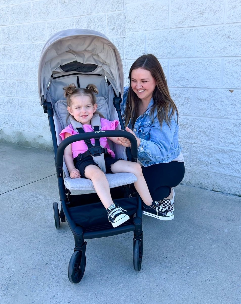inglesinausa's tweet image. It&apos;s Friday and we&apos;re all smiles today! 😉😁 What are your plans this upcoming weekend? Photo📸: @aisingmytribe2, stroller: Quid, Alpaca Beige.
-
#BabyWellness #Inglesina #QuidStroller #TravelStroller #BabyEssentials