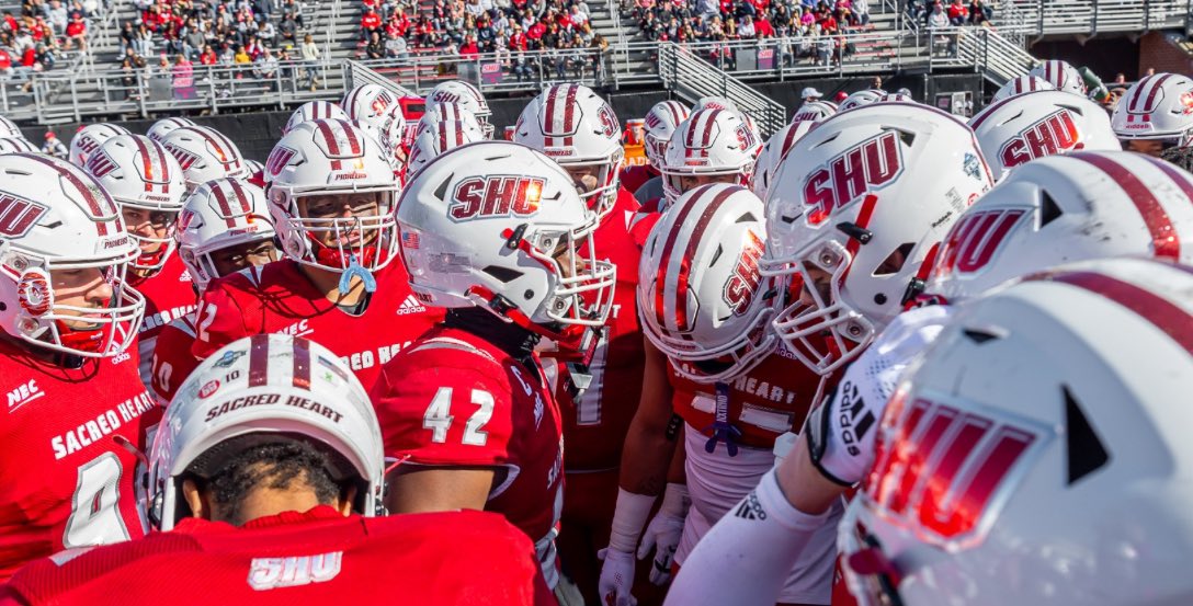 After a great camp and conversation with <a href="/CoachTiernan/">Coach Brad Tiernan</a> im excited to have earned a scholarship offer from the Sacred Heart University!
<a href="/SHU__Football/">Sacred Heart Football</a> 
<a href="/mark_nofri/">Coach Nofri</a> 
<a href="/PAcoachP/">Joe Pizano</a>