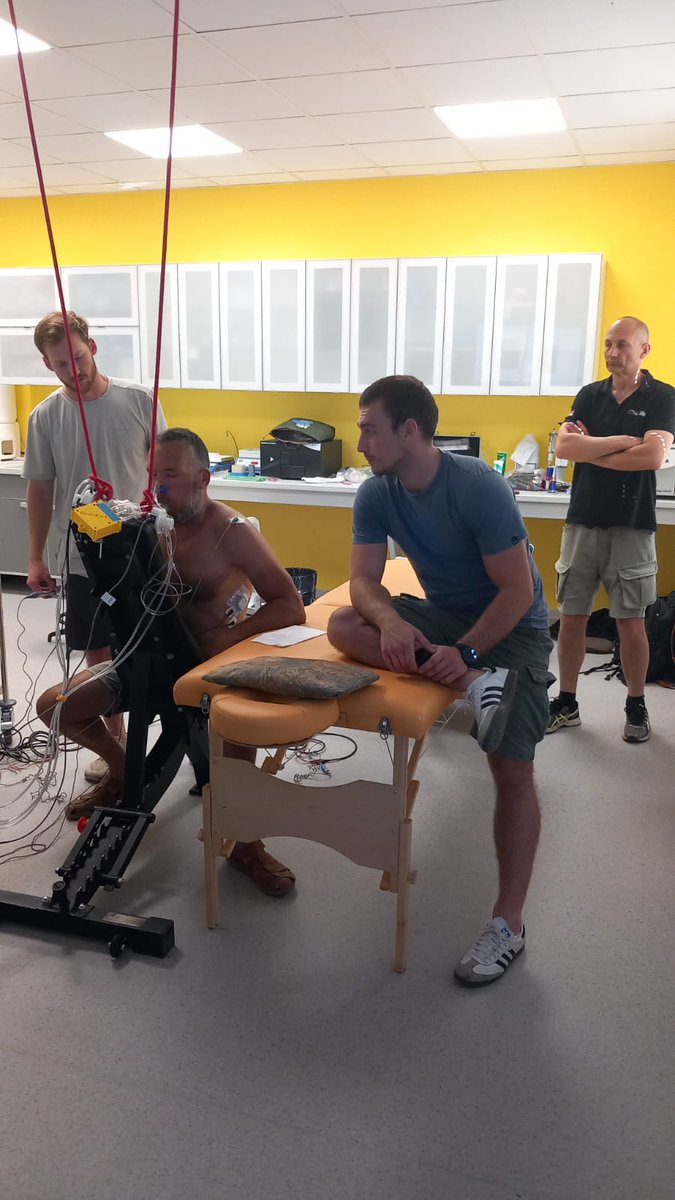 Respiratory muscle fatiguability testing in freedivers after 3 consecutive maximal apneas. 
<a href="/MoxyMonitor/">Moxy Monitor</a>